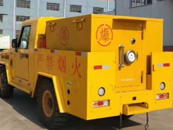 通城凯龙爆破器材运输车：保障爆破任务的安全运行